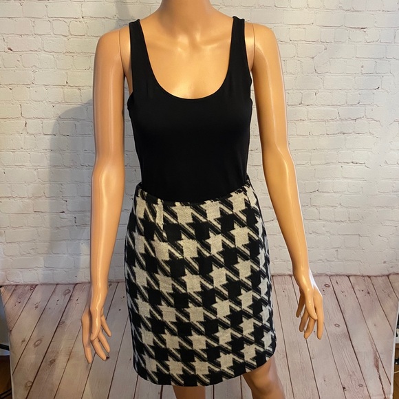 Amanda & Chelsea black & white pattern skirt size 4 business casual - Picture 2 of 16